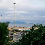 Lindo Apto Frente ao Mar